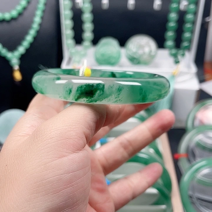 未镶嵌手镯石英质玉