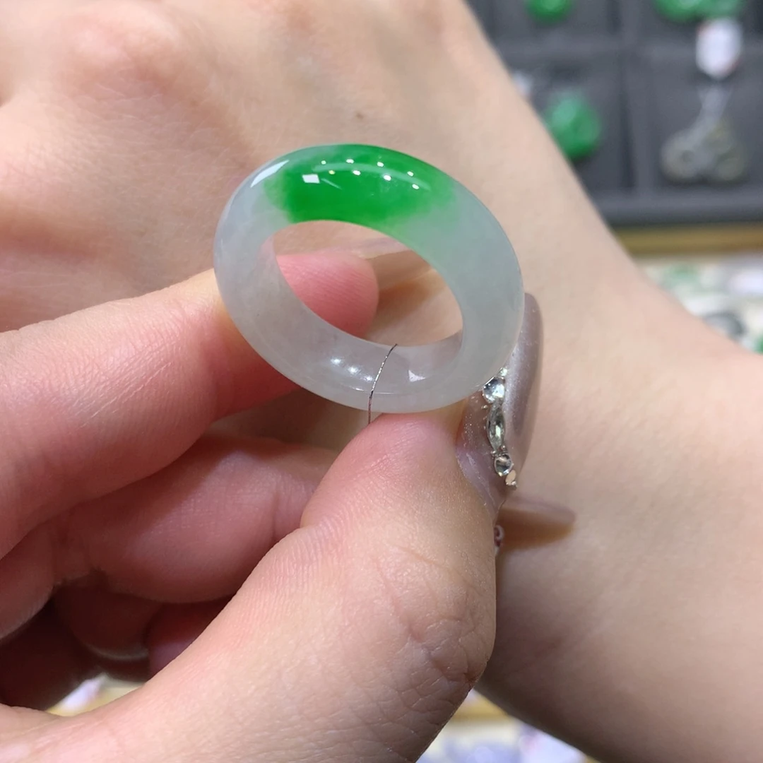 翡翠戒指未镶嵌翡翠