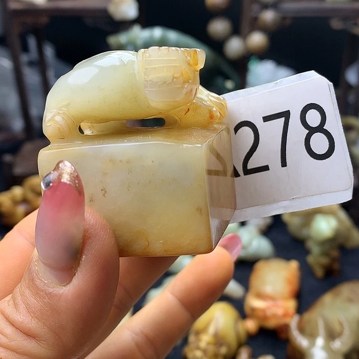 和田玉未镶嵌车挂