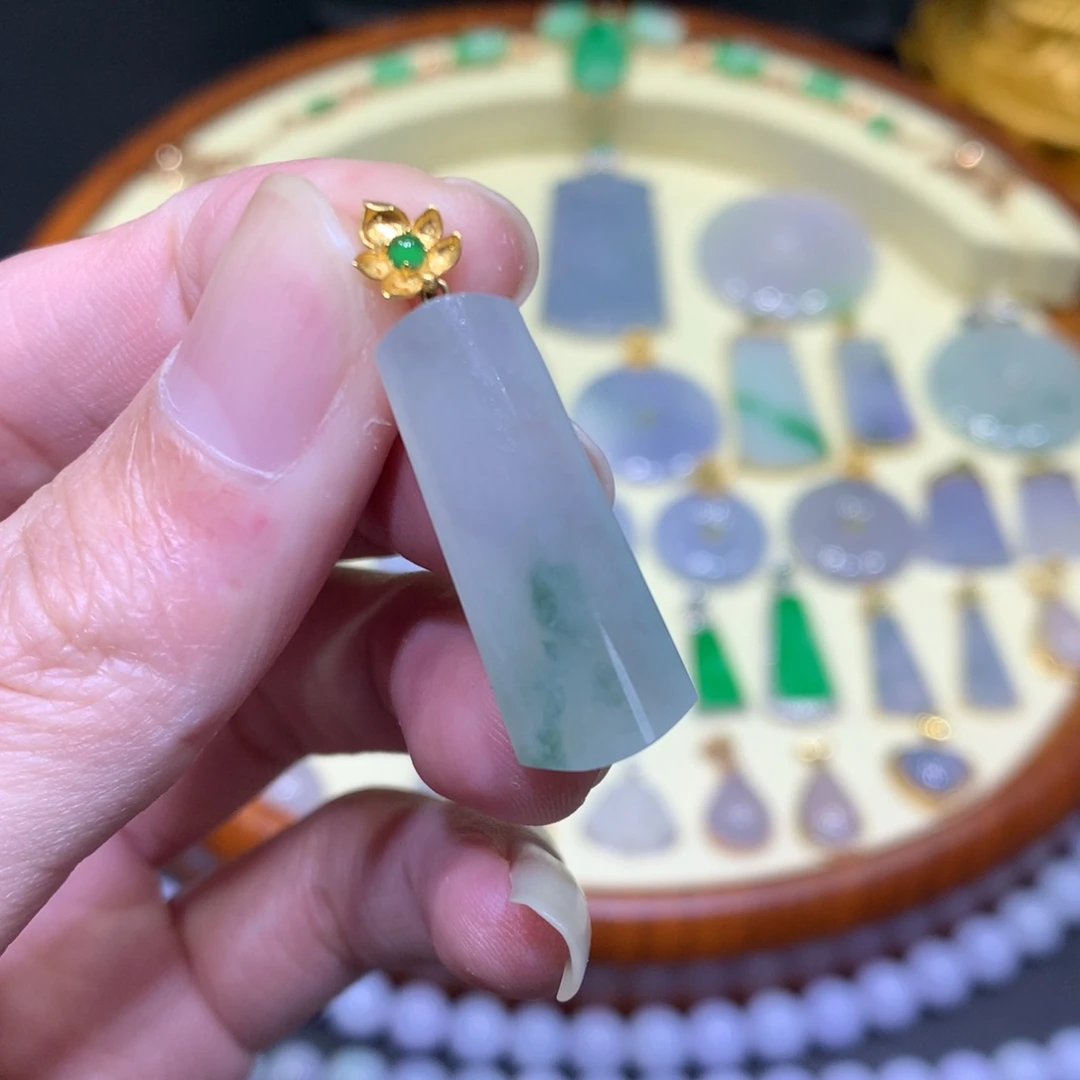 翡翠吊坠(不含链)18K金镶嵌