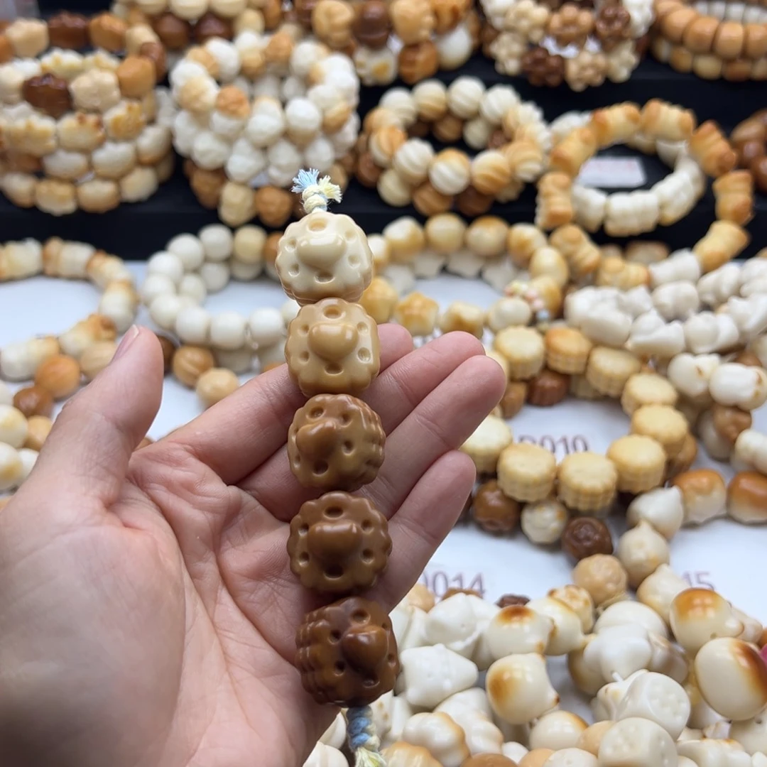 吊坠白玉菩提瑕疵