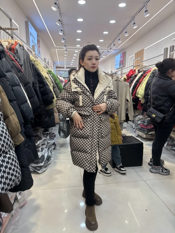 时尚休闲减龄格子中长款羽绒服