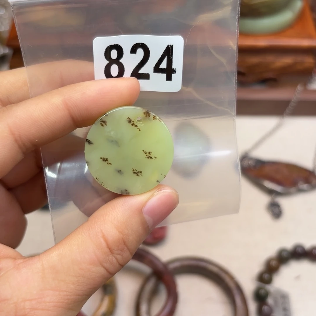 蛇纹石玉未镶嵌颈饰E****?