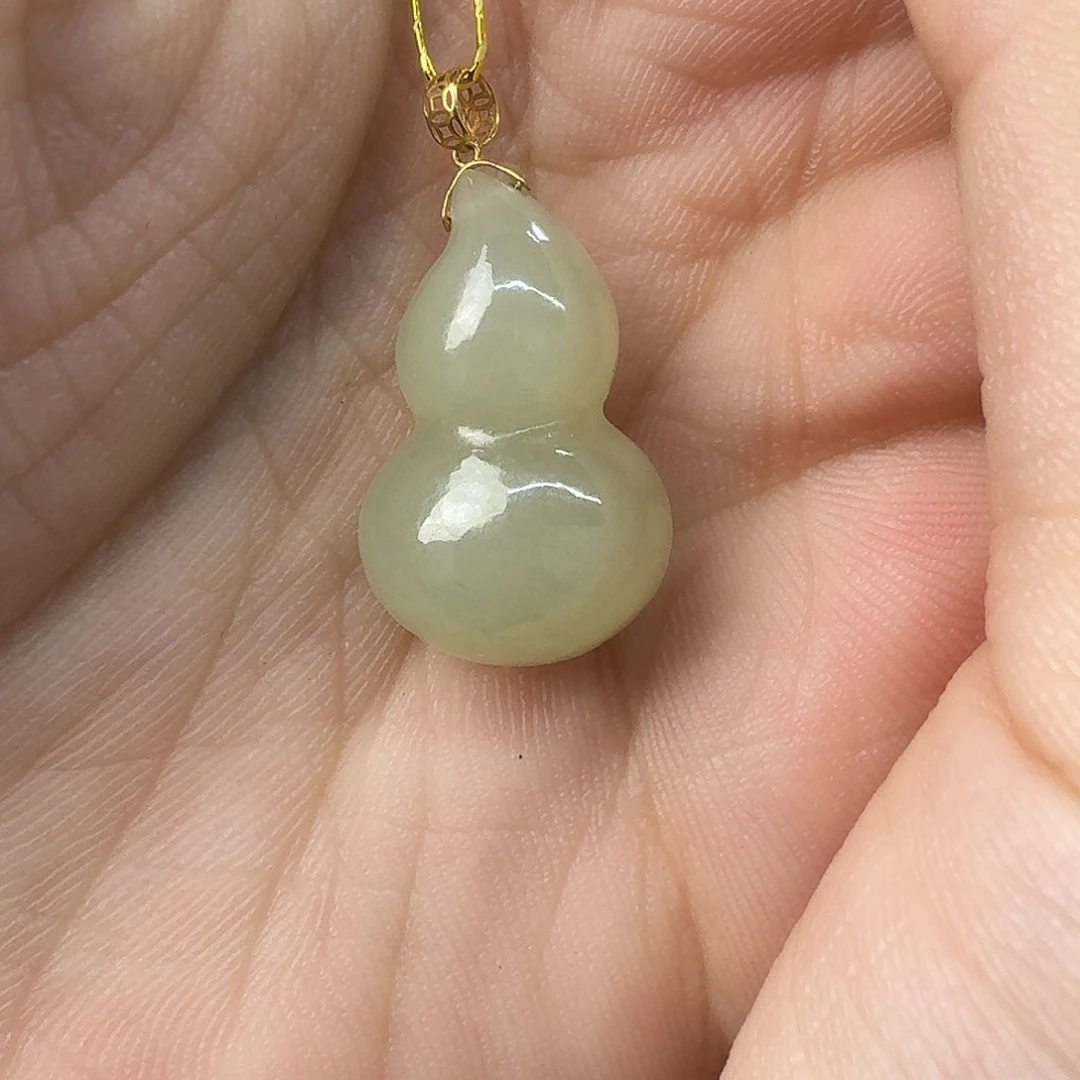 颈饰18K金镶嵌和田玉花****品