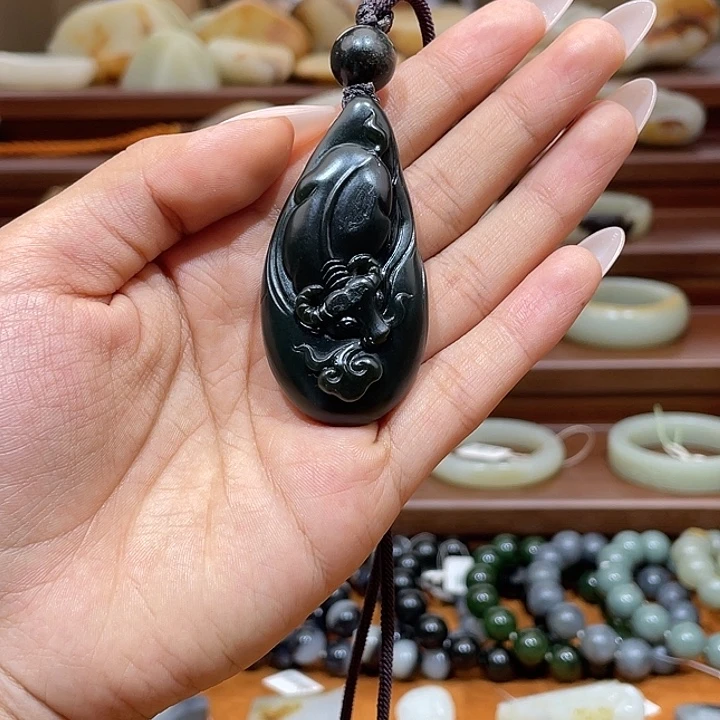 和田玉（青玉）未镶嵌颈饰黑青吊坠