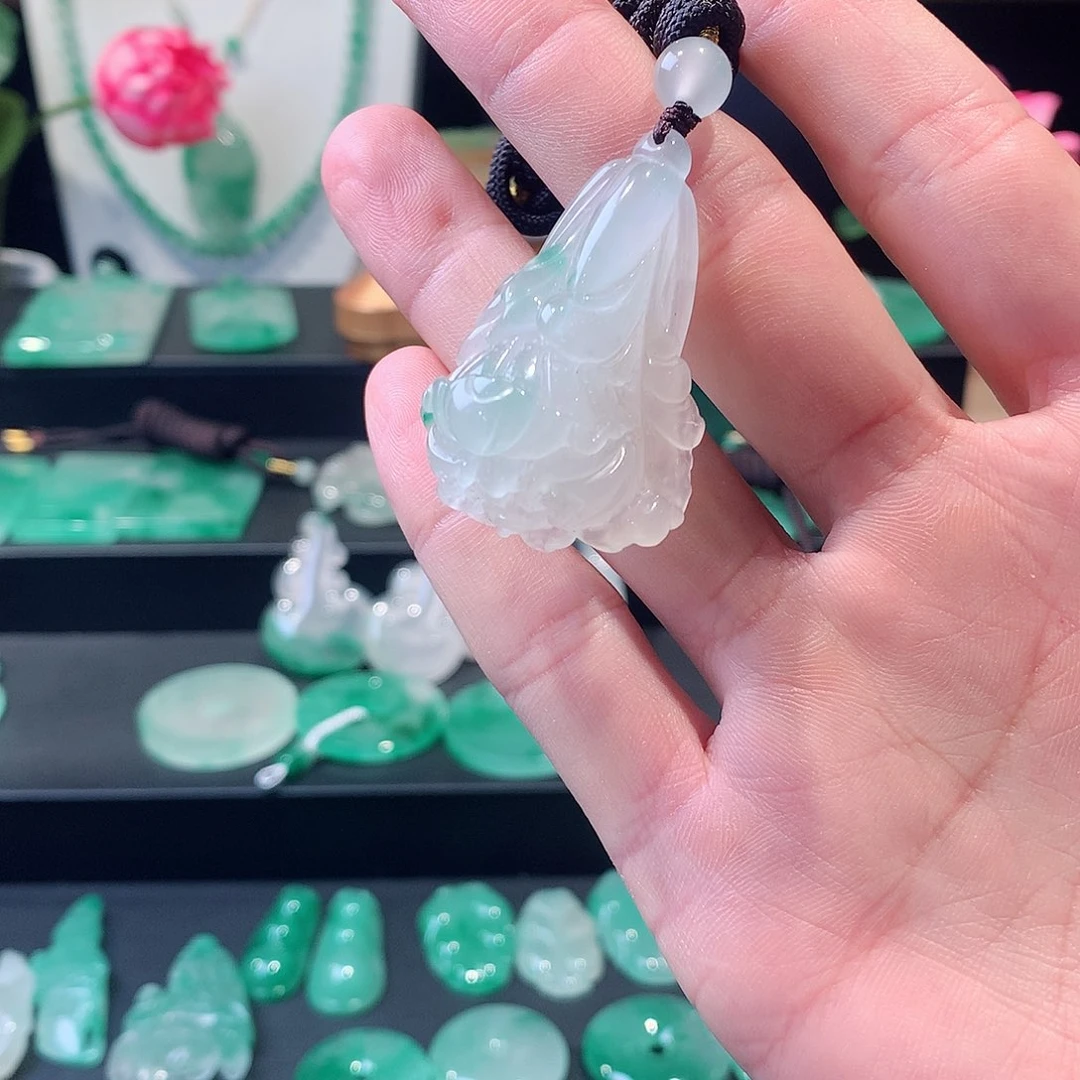 小***儿石英质玉未镶嵌吊坠