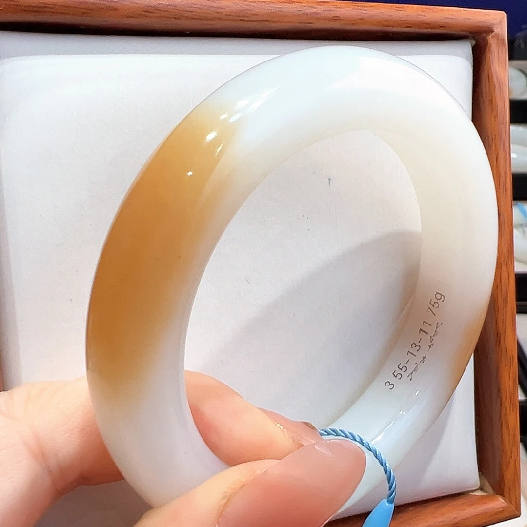 和田玉（糖玉）未镶嵌手镯