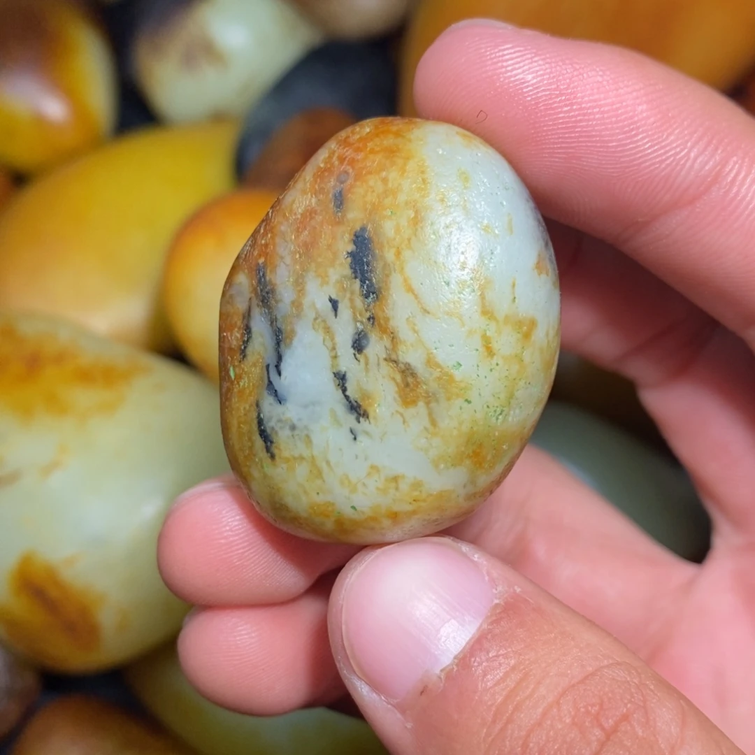 和田玉未镶嵌珠宝奇石