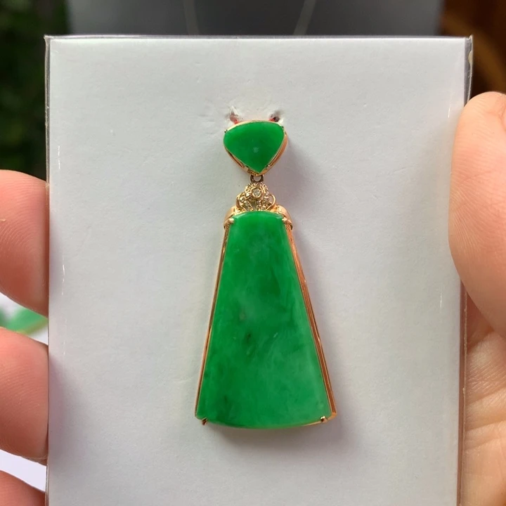 平****翡翠18K金镶嵌颈饰翡翠吊坠