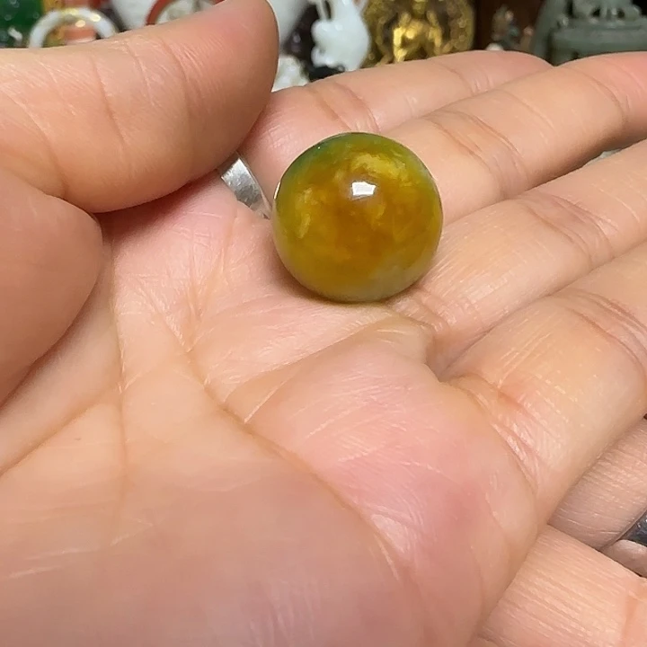 翡翠未镶嵌戒指器物之美手工制作