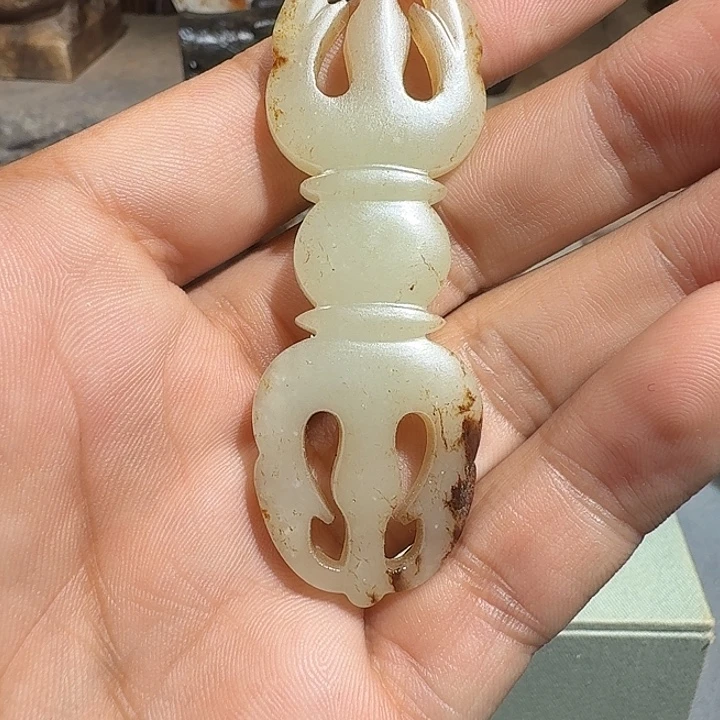 荣***堂和田玉未镶嵌颈饰