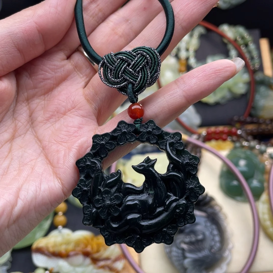 蛇纹石玉颈饰未镶嵌