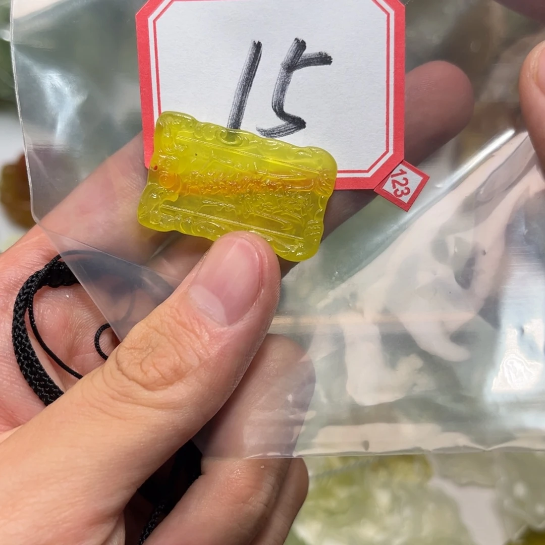 胭***_合金蛇纹石玉颈饰