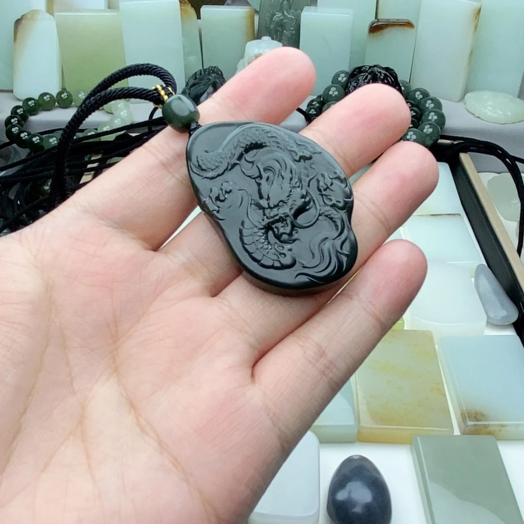 和田玉未镶嵌颈饰壁*