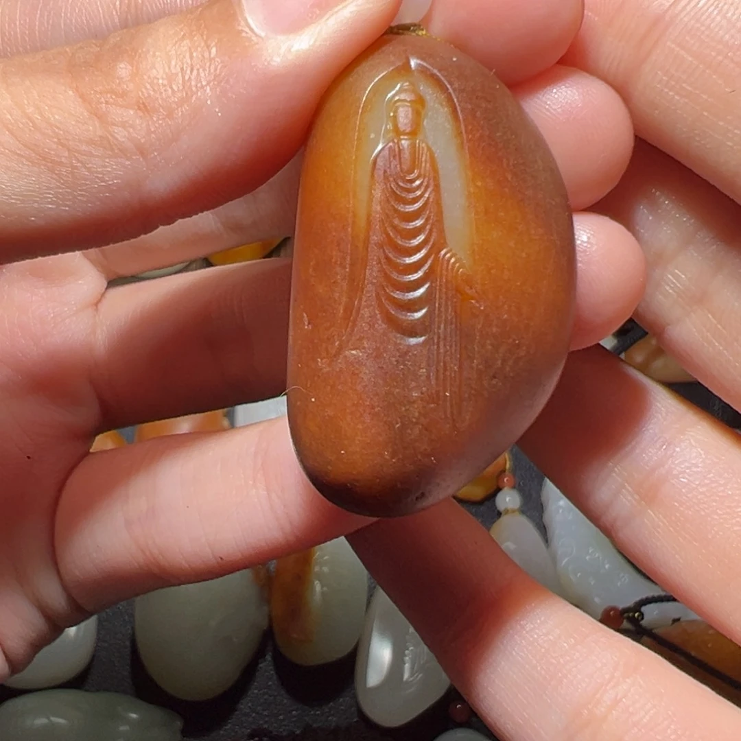 吴***泽和田玉未镶嵌颈饰