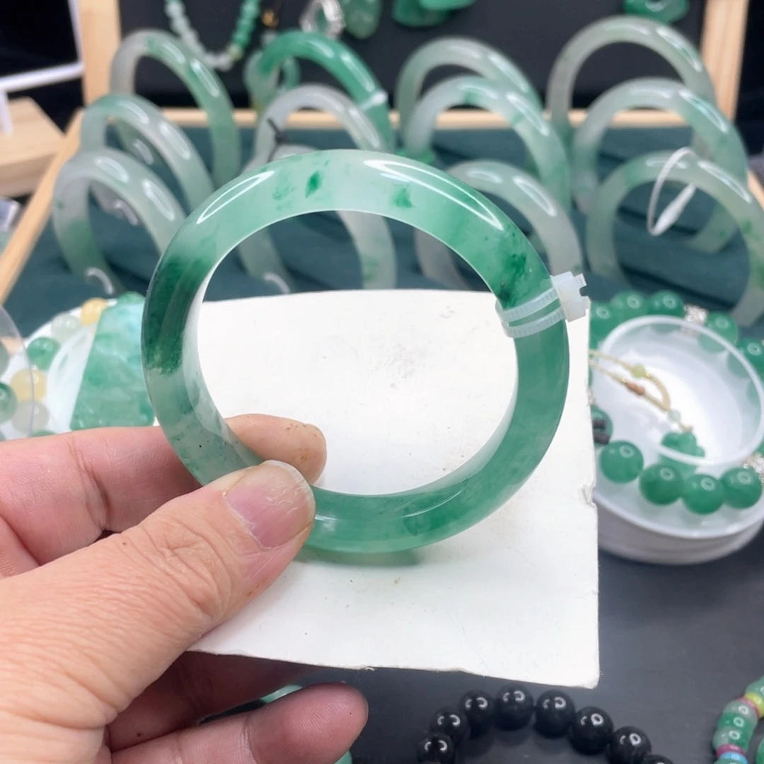 石英质玉未镶嵌手镯