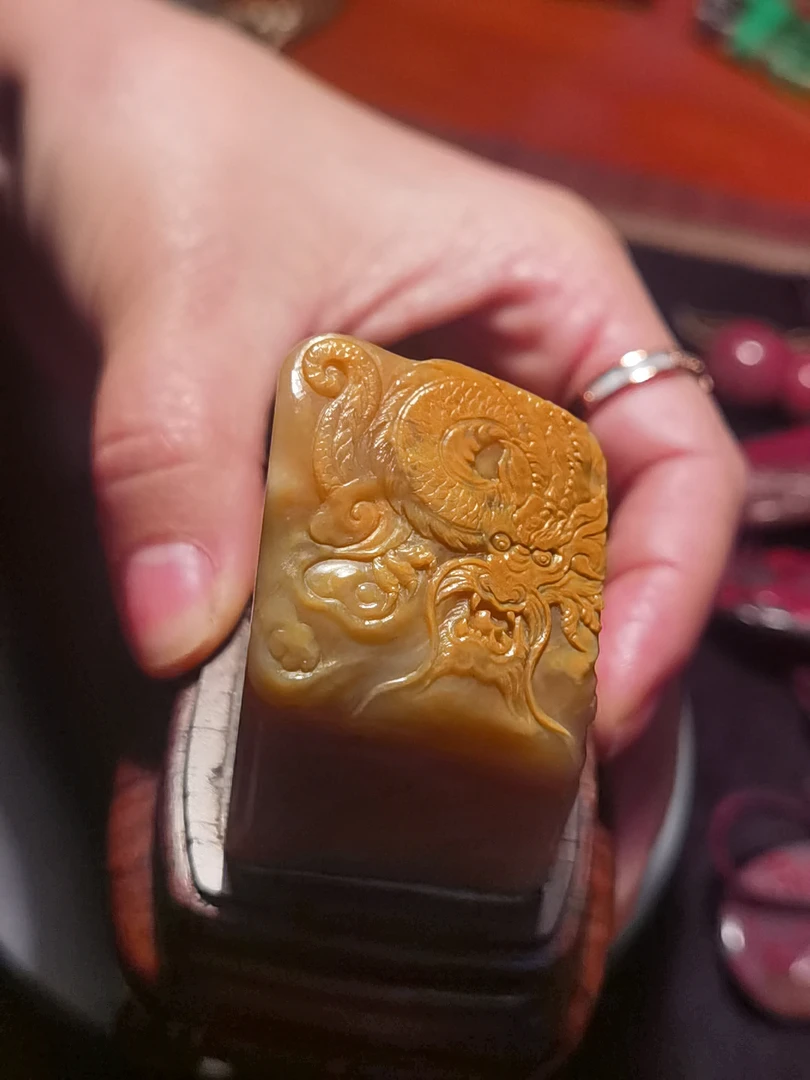 昌化田黄印章龙腾似锦