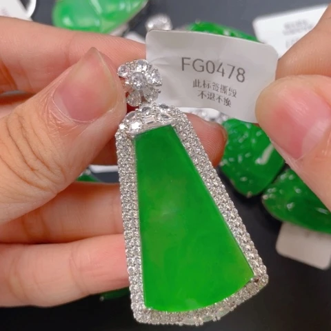 【闪购商品】颈饰银S925镶嵌翡翠翡翠