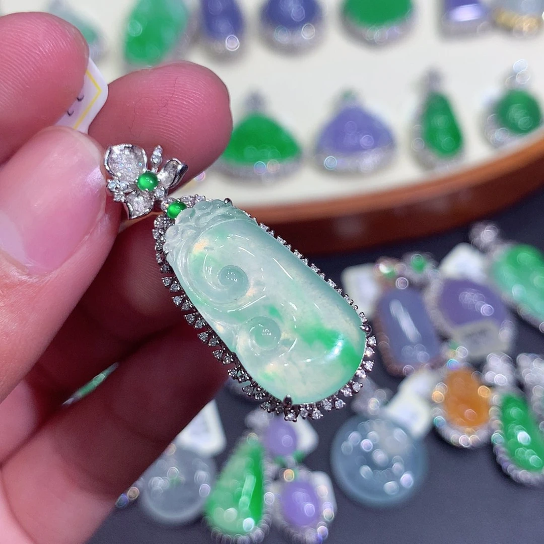 翡翠吊坠(不含链)18K金镶嵌