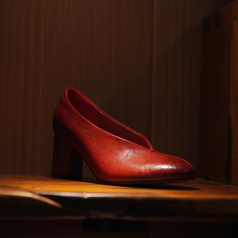 高档时尚舒适百搭新款圆头奶奶鞋高跟粗跟深V口百搭马皮单鞋女潮