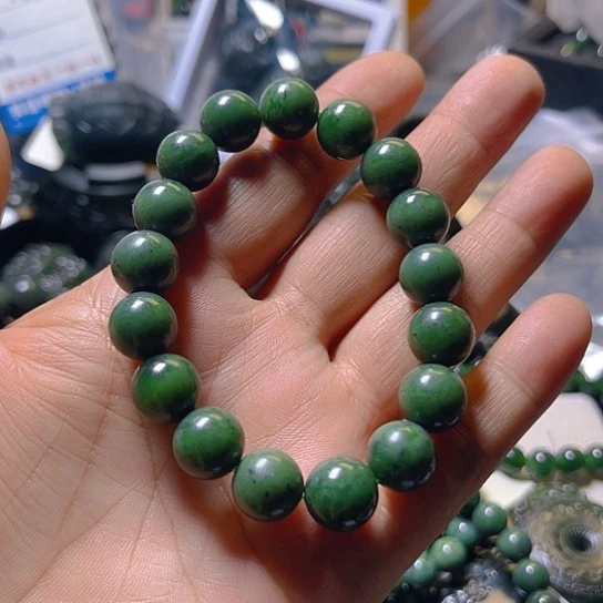 蛇纹石玉颈饰未镶嵌大**糖