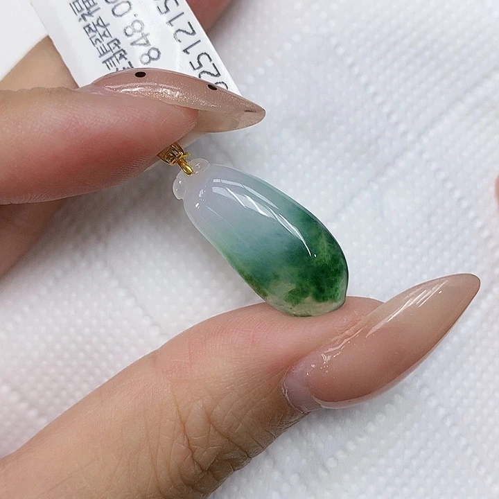 颈饰18K金镶嵌翡翠