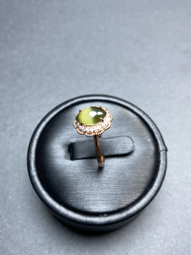 和田玉女神之泪花边戒指高贵大方