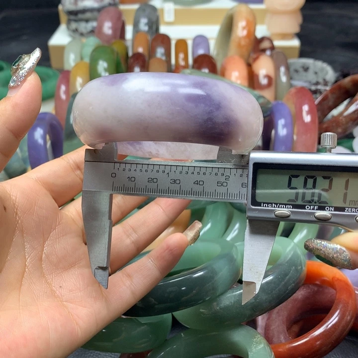 未镶嵌手镯石英质玉