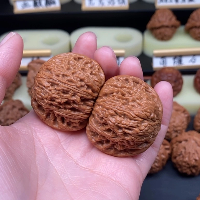 【闪购商品】文玩核桃吊坠哦*哦绣球