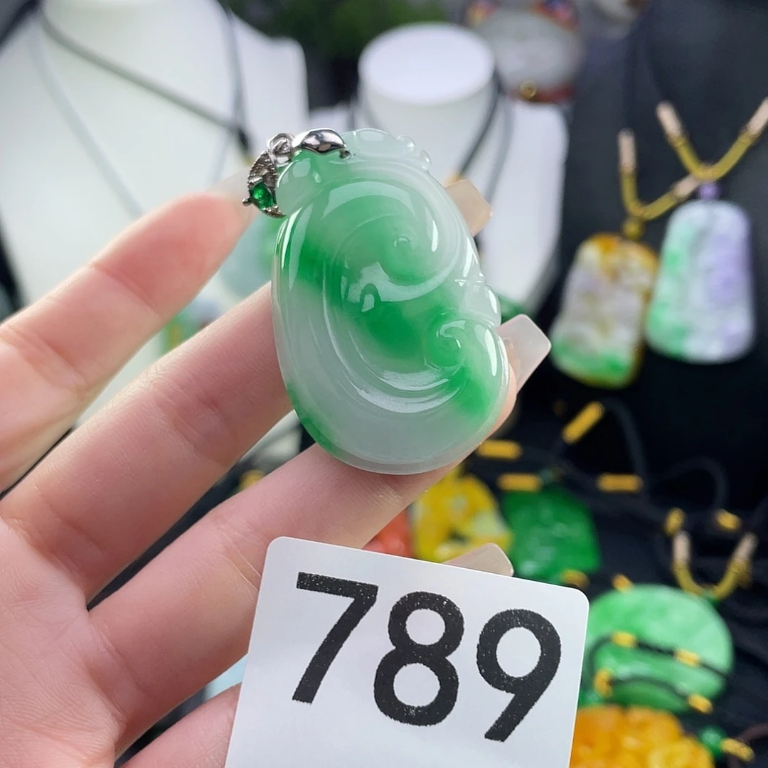 翡翠未镶嵌吊坠(赠链)