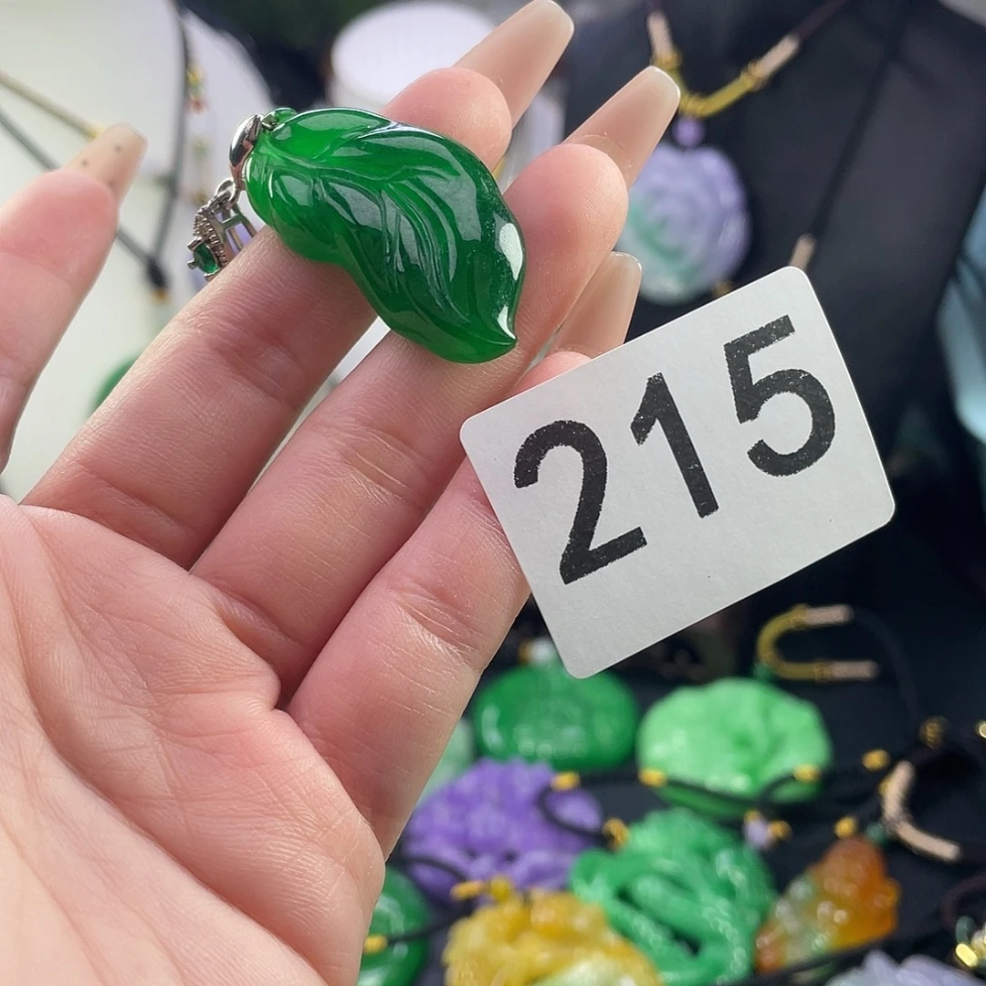 翡翠未镶嵌吊坠(赠链)