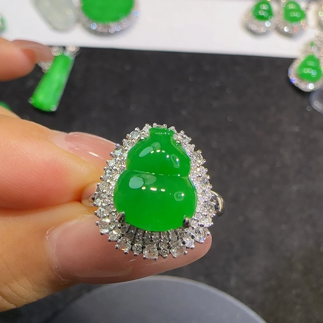 翡翠戒指18K金镶嵌葫芦