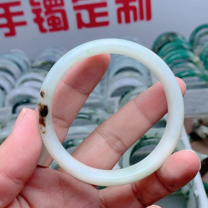 独山玉未镶嵌手镯60+