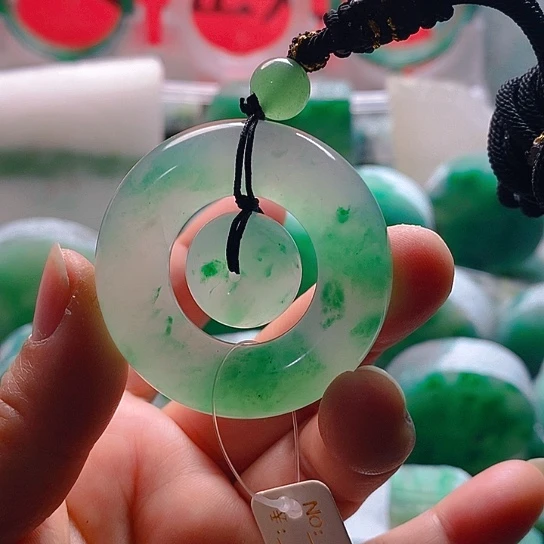 石英质玉颈饰未镶嵌