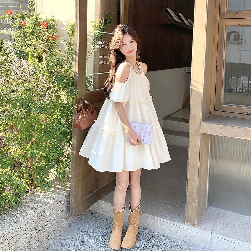 波西米亚挂脖露肩小个子连衣裙女夏季宽松显瘦海边度假风蛋糕裙子