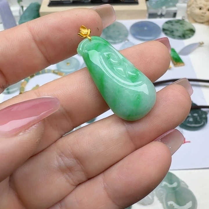 椰***林翡翠18K金镶嵌吊坠(不含链)