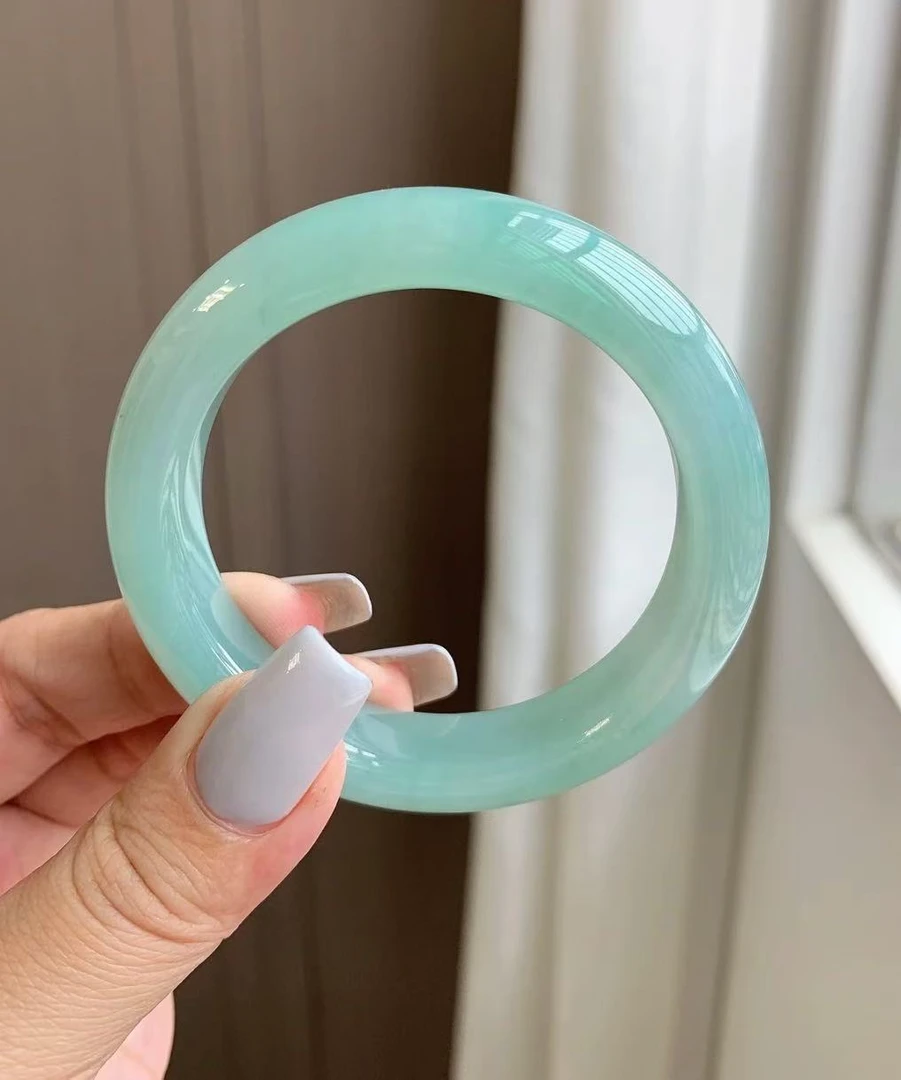 时尚缅风，高端美人款手镯多样性发其一