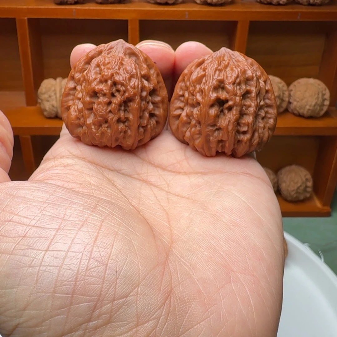 我****文玩核桃吊坠凹地