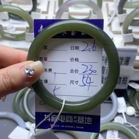 和田玉手镯未镶嵌七*