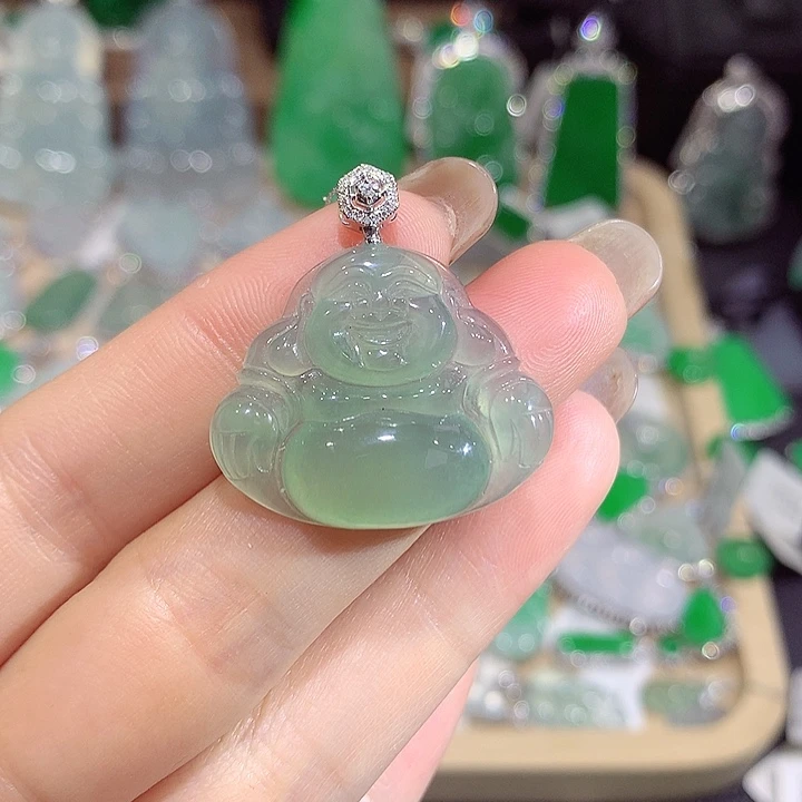 翡翠18K金镶嵌颈饰佛