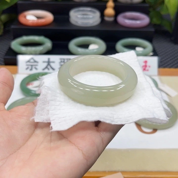 石英质玉手镯未镶嵌夏*