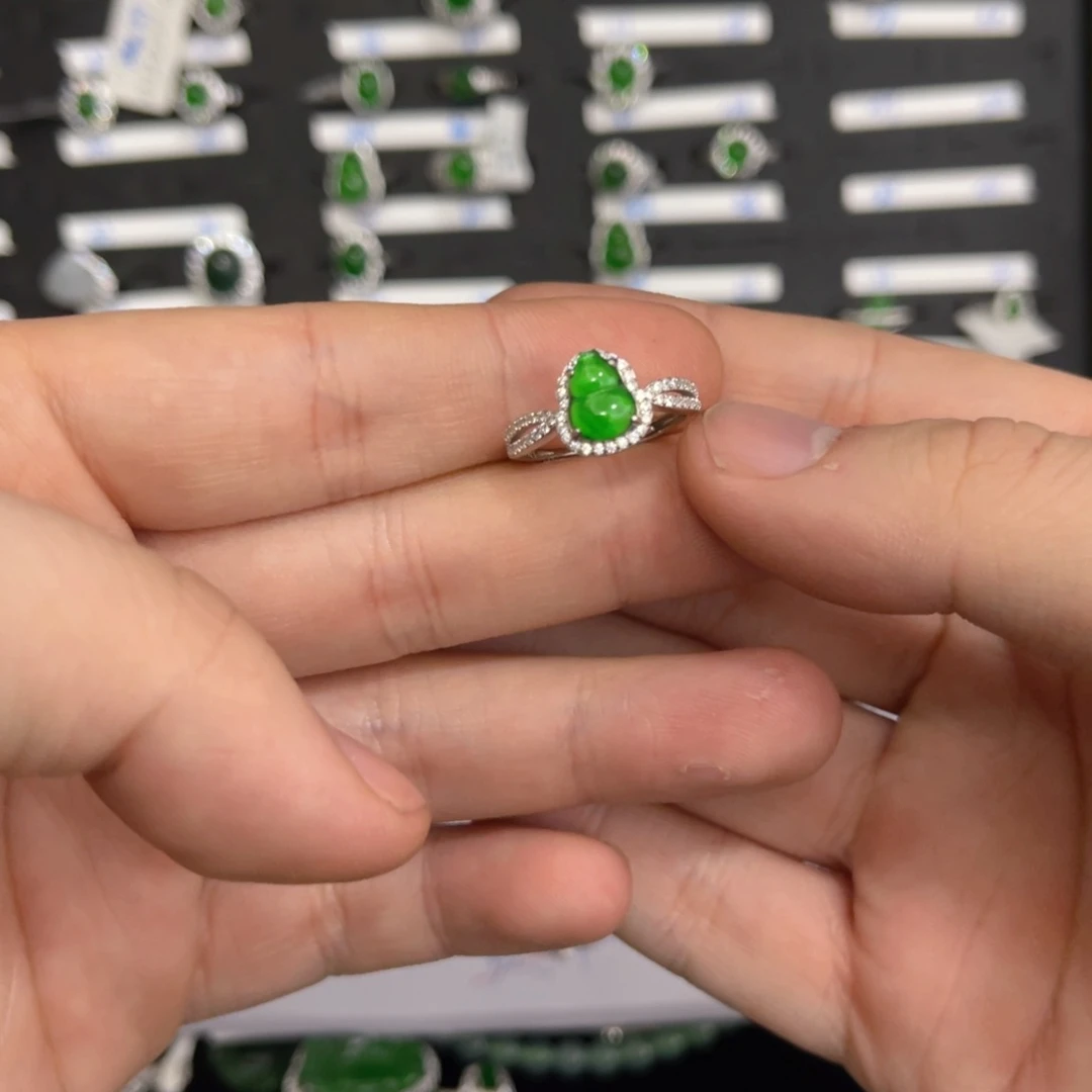 翡翠戒指银S925镶嵌翡翠戒指