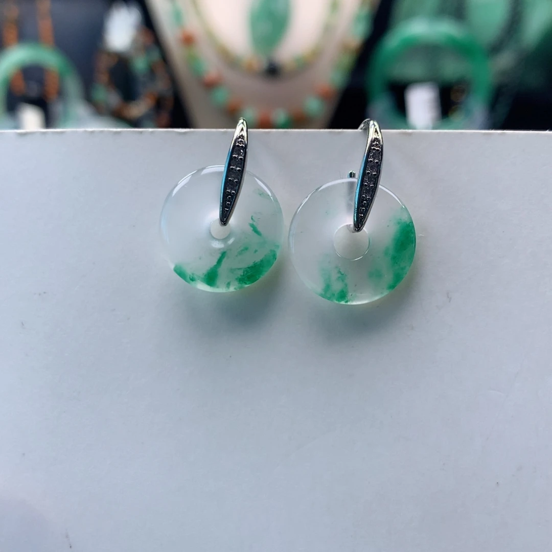 颈饰未镶嵌石英质玉