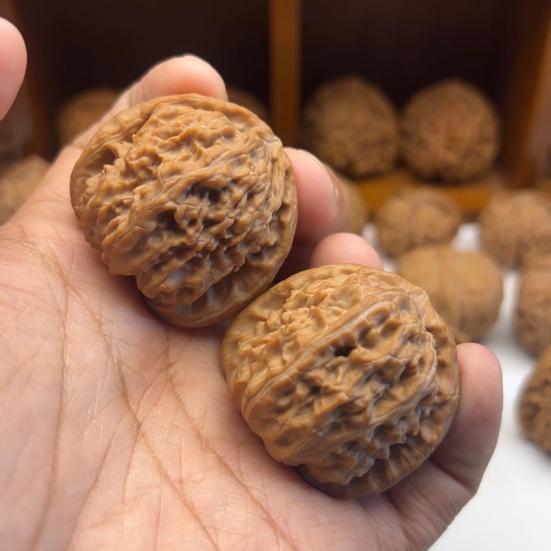 吊坠文玩核桃40 41三角白有一点点黄