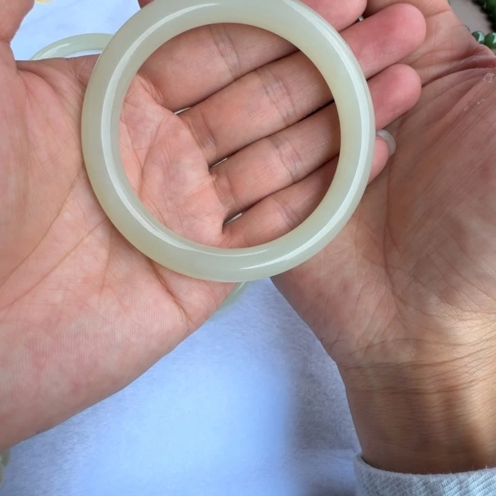 和田玉手镯未镶嵌年**斯