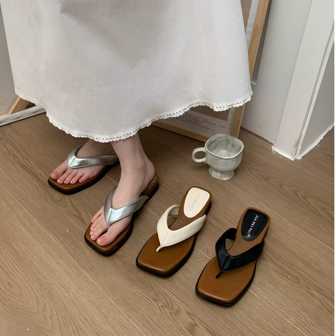 沙滩人字拖女夏天网红2025时尚休闲防滑外穿韩版夹脚度假凉拖鞋潮