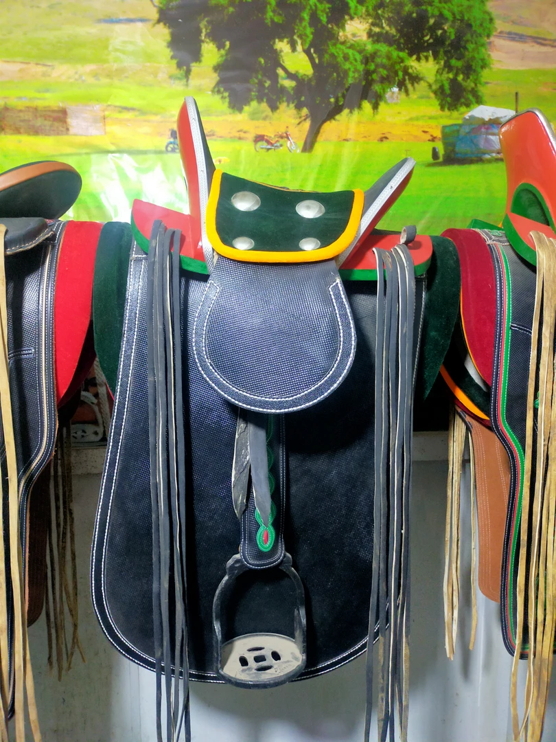 传统蒙古马鞍子。