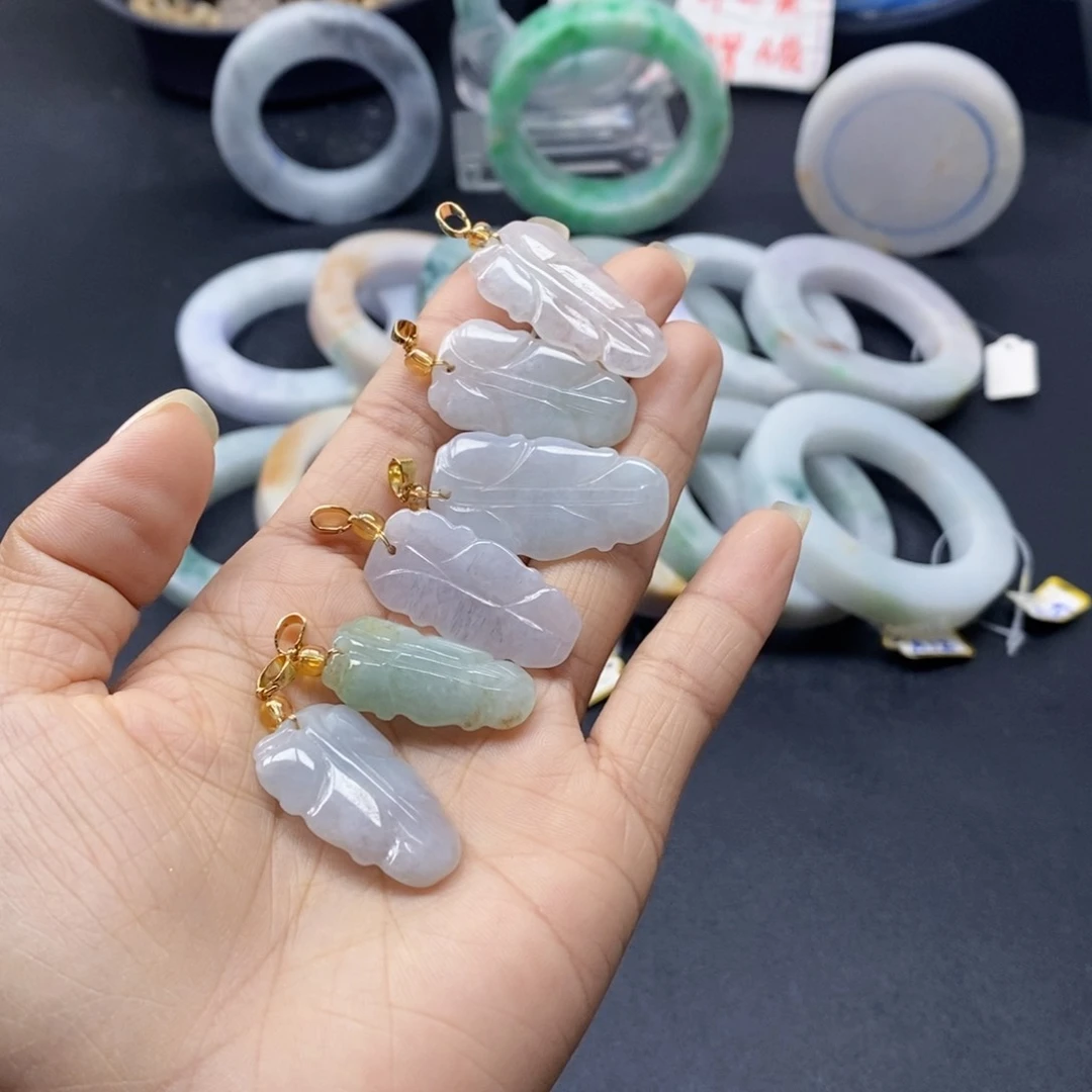 翡翠颈饰未镶嵌天然翡翠吊坠多样性发一