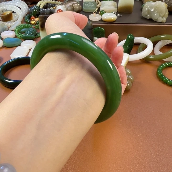 和田玉（碧玉）手镯未镶嵌