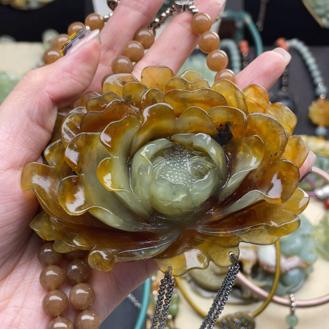 蛇纹石玉颈饰未镶嵌小*子